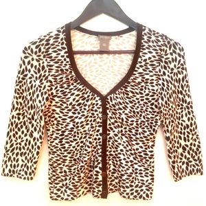 LIKE NEW Ann Taylor black and white cropped cardigan leaf print XSP